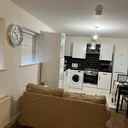 Beautiful Hoe Street Dream Ground Floor One Bedroom Apartment Лондон Екстериор снимка