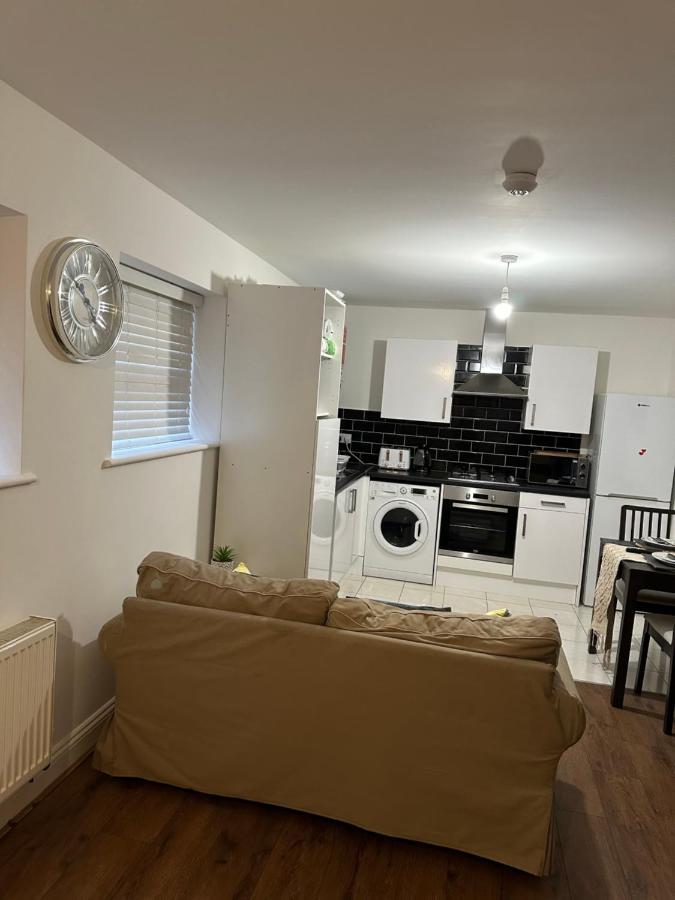 Beautiful Hoe Street Dream Ground Floor One Bedroom Apartment Лондон Екстериор снимка