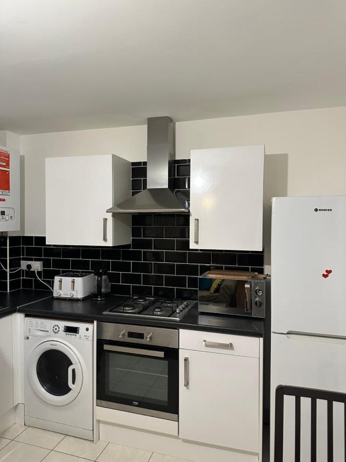 Beautiful Hoe Street Dream Ground Floor One Bedroom Apartment Лондон Екстериор снимка