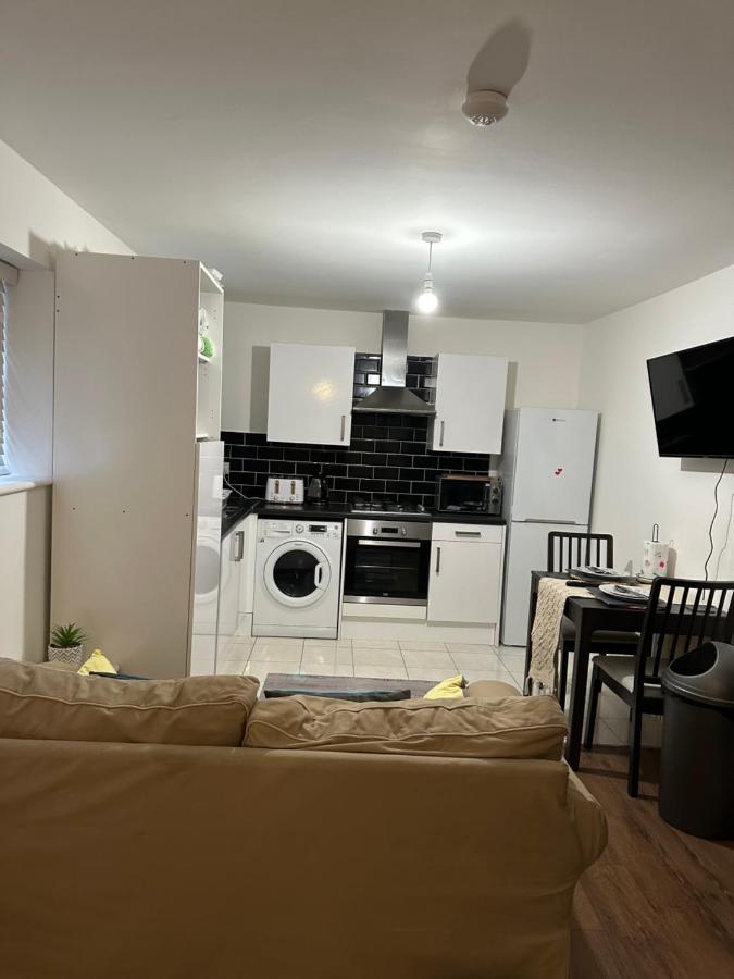 Beautiful Hoe Street Dream Ground Floor One Bedroom Apartment Лондон Екстериор снимка
