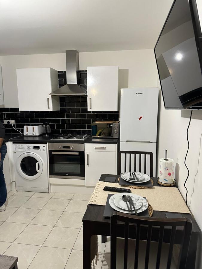 Beautiful Hoe Street Dream Ground Floor One Bedroom Apartment Лондон Екстериор снимка